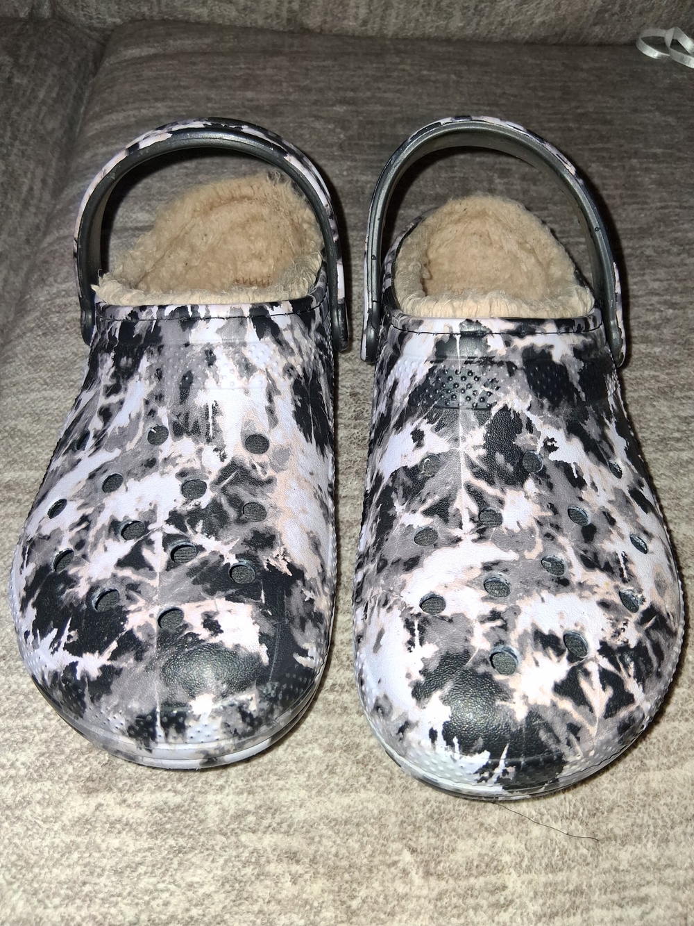 CROCS Men's Fur-Lined Slip-On Clog in Black & White Marble Pattern